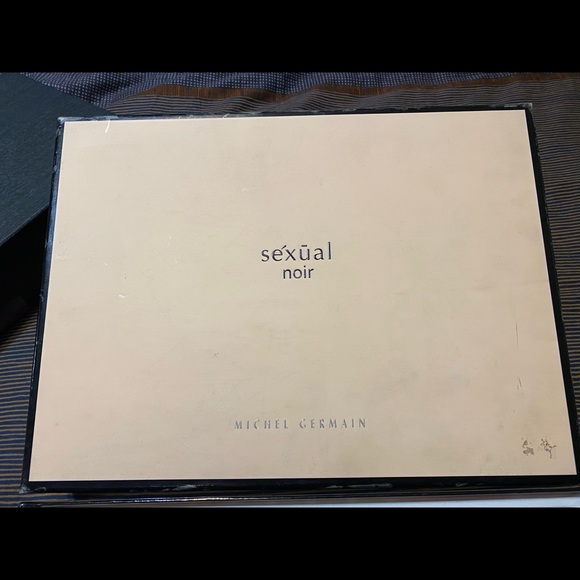 Gif set sexual noir. Brand new. Only the box have some marks. - Picture 4 of 4